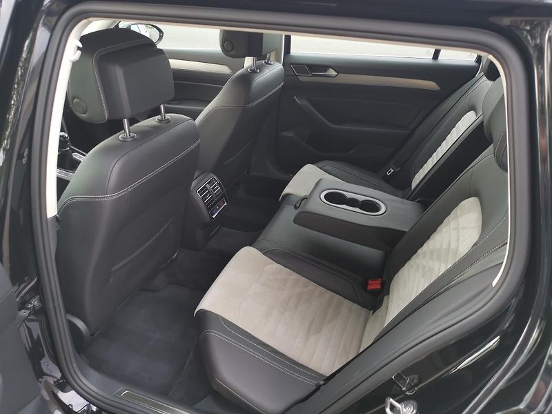 Volkswagen Passat HIGHLINE*110KW*LED*ALCANTARA* - fotka 39 z 85