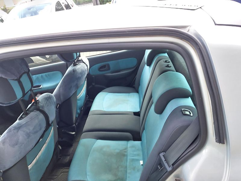 Renault Clio (2004) II. 1.2i-16v nová STK - fotka 12 z 17