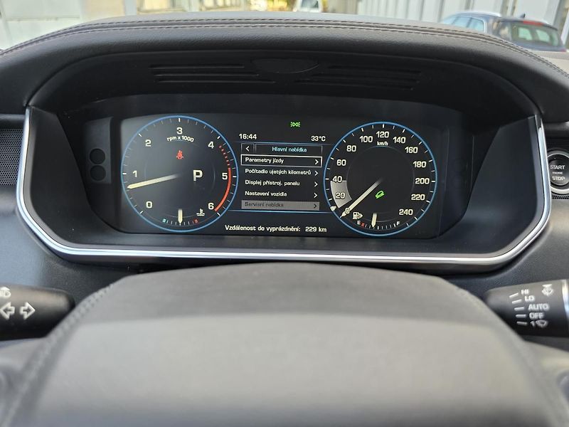 Land Rover Range Rover VOGUE 4,4 V8 250kW 4x4 TAŽNÉ - fotka 40 z 61
