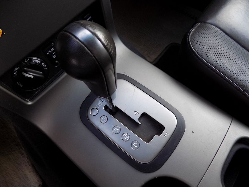 Nissan Pathfinder (2008) 2.5DCi/4x4/7.Míst/ - fotka 28 z 37