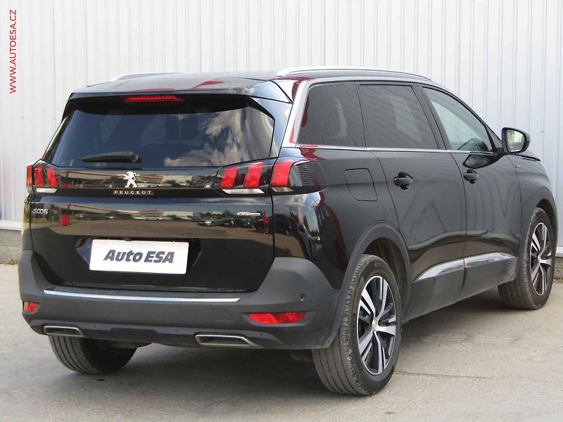 Peugeot 5008 (2019) 1.2 PT, GT Line, LED, navi - fotka 4 z 23