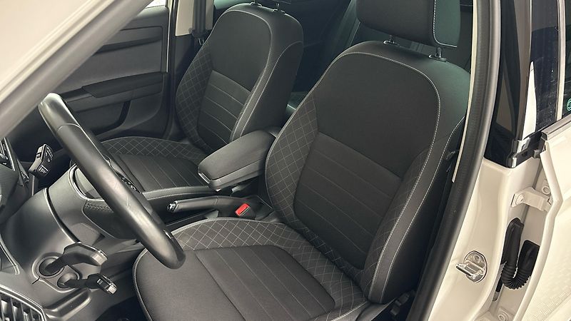 Škoda Fabia 1.0 TSI Ambition Combi - fotka 15 z 23