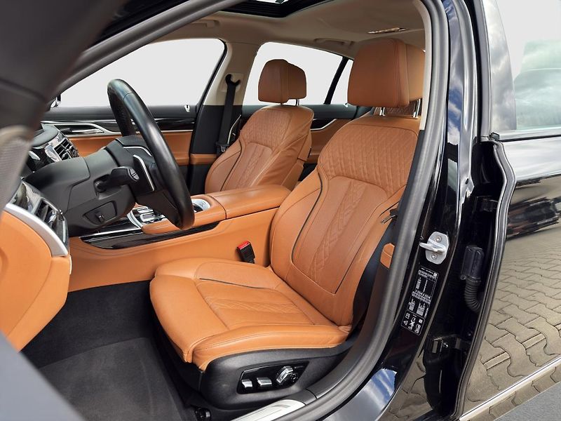 BMW Řada 7 730d xDrive Limousine - fotka 8 z 21