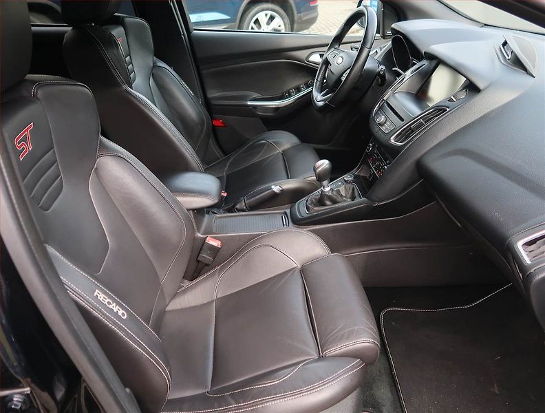 Ford Focus (2015) 2.0 EcoBoost ST, Kůže - fotka 9 z 22