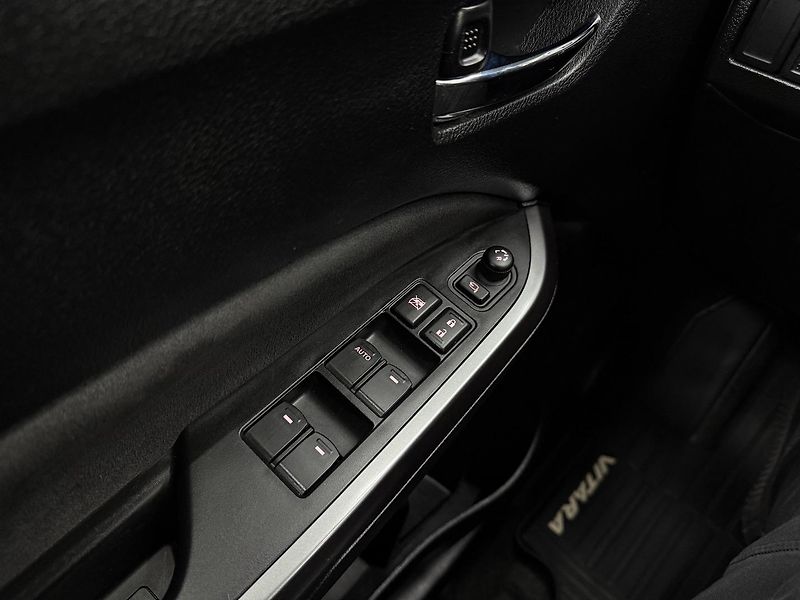 Suzuki Vitara (2023) 1.4 BoosterJet Mildhybrid Prem - fotka 14 z 29