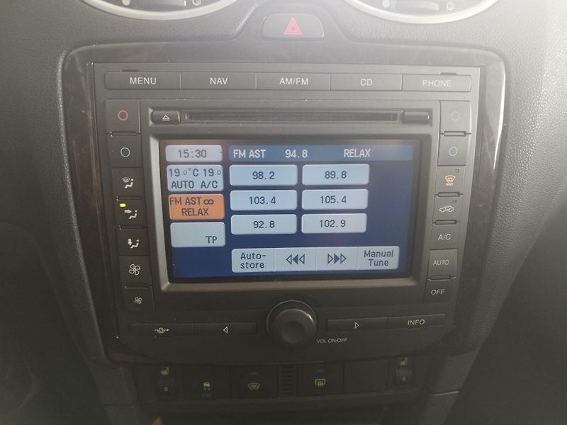 Ford Focus (2006) 2,0i,107KW,AUTOMAT,XEN,ALU,NAV - fotka 31 z 36