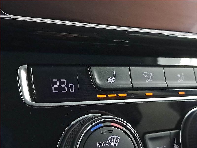 Volkswagen Golf (2020) 1.5 TSI, Automat, Tempomat - fotka 16 z 22