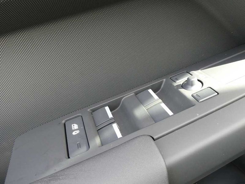 Land Rover Defender 110 3,0 S D200 - fotka 12 z 34