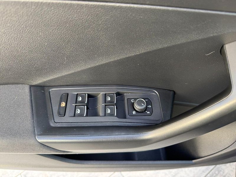Volkswagen T-Roc (2019) SPORT 1.5 TSI DSG - fotka 12 z 40