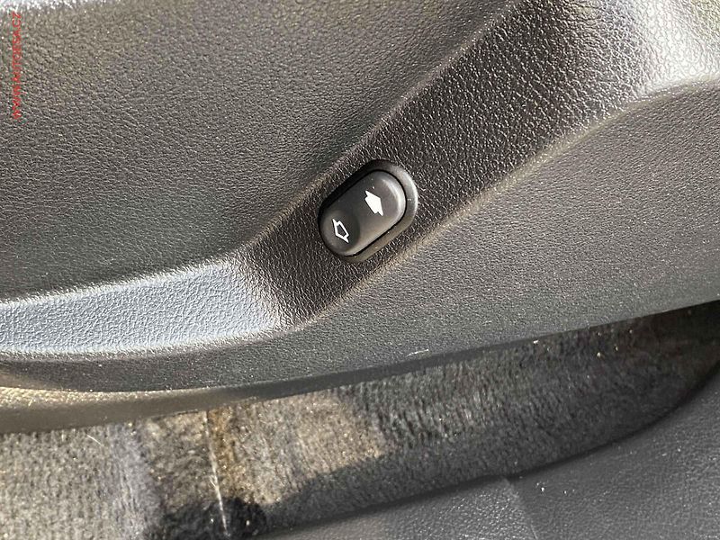 Ford S-MAX (2010) 2.2 TDCi, Titanium - fotka 12 z 20