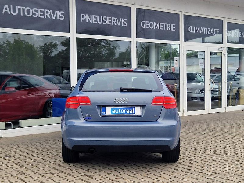 Audi A3 1,6 MPI SPORTBACK AUTOAC PANO - fotka 4 z 32