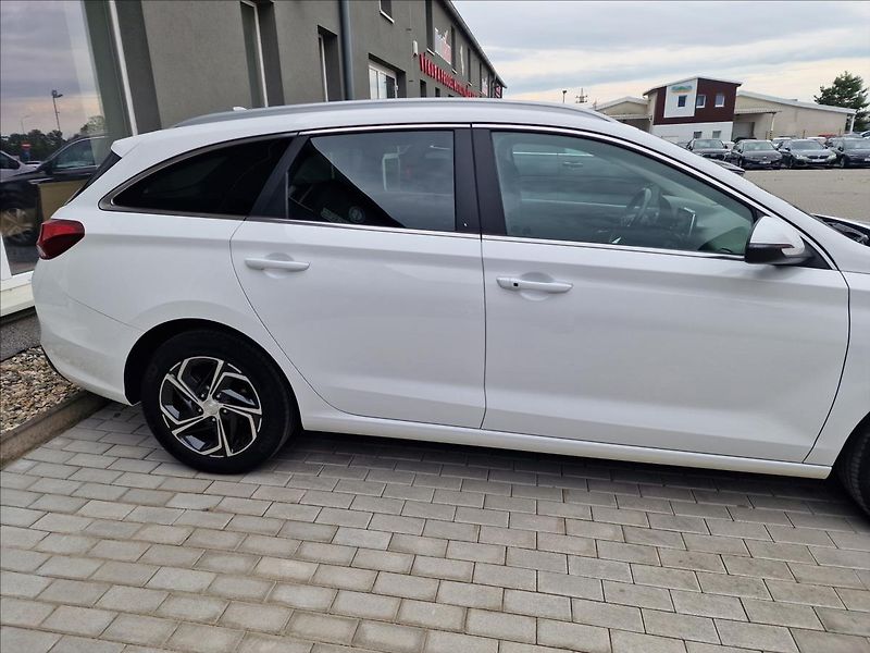 Hyundai i30 1.0 T-GDI Comfort,ČR,1.Maj. - fotka 37 z 49