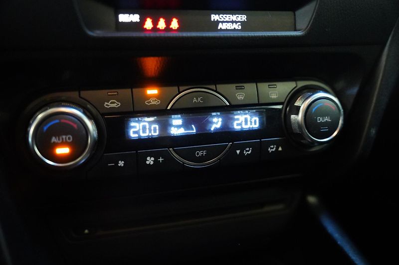 Mazda 3 - fotka 21 z 24