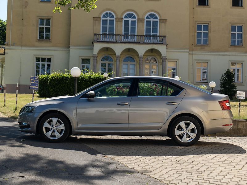 Škoda Octavia 1.4 TSI 110 kW Tažné CarPlay - fotka 5 z 28