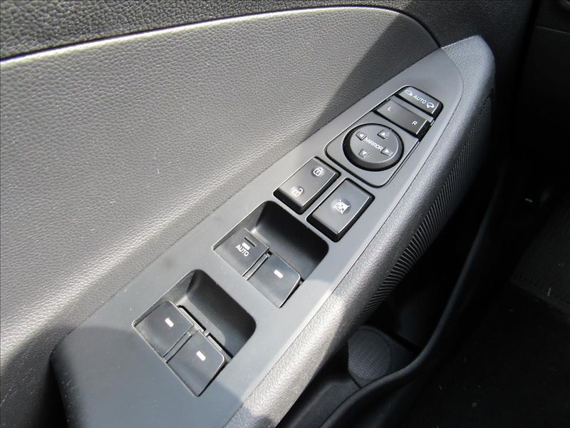 Hyundai Tucson 1,6 GDi 97kW Premium - fotka 25 z 32