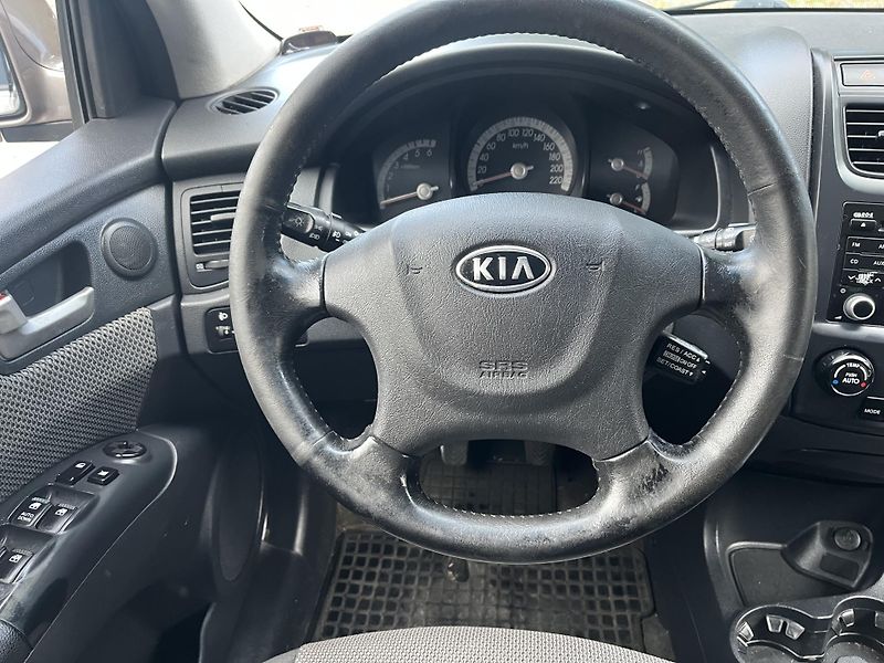 Kia Sportage (2010) 2,0 CRDi 110 Kw 4X4 ACTIVE - fotka 13 z 19