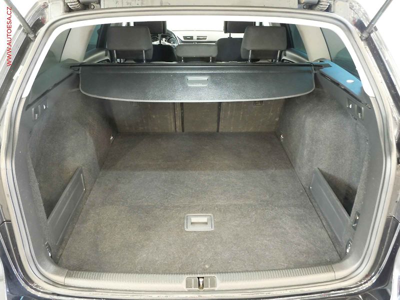 Volkswagen Passat (2013) 2.0TDi, DSG, xenon, park - fotka 7 z 19