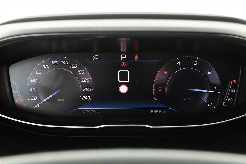 Peugeot 3008 (2021) 1.5 BlueHDi, Automat, ČR,1.maj - fotka 9 z 20