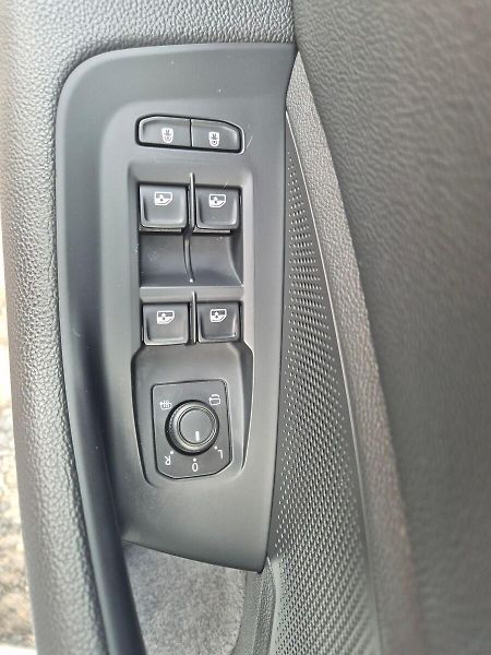 Škoda Superb Combi 2,0 TDI DSG 4x4 142 kW L - fotka 17 z 41