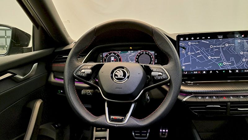 Škoda Octavia (2024) 2.0 TSI RS 195 kW A7F - fotka 18 z 23