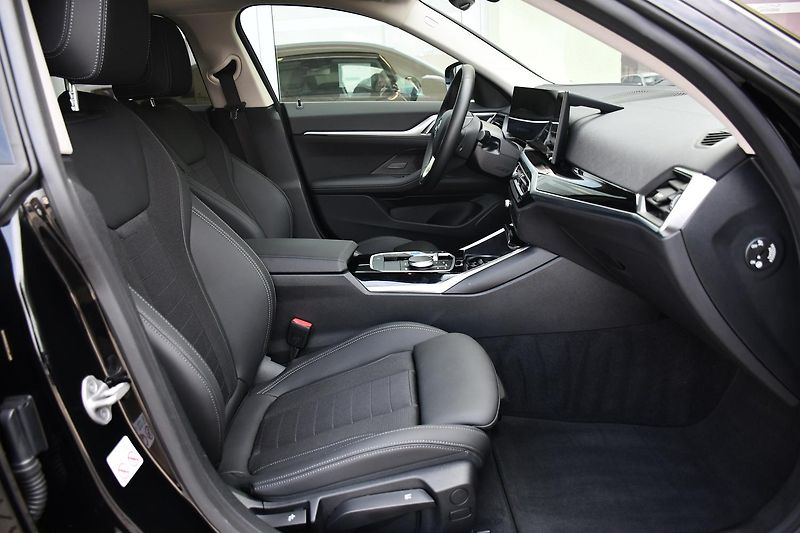 BMW i4 eDrive35 3L-ZÁRUKA  9tis.KM 1M - fotka 22 z 42