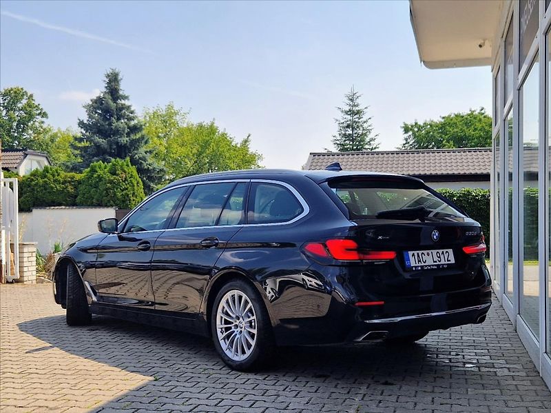 BMW Řada 5 3,0 530d TOURING KOMPLETVÝBAVA - fotka 3 z 46