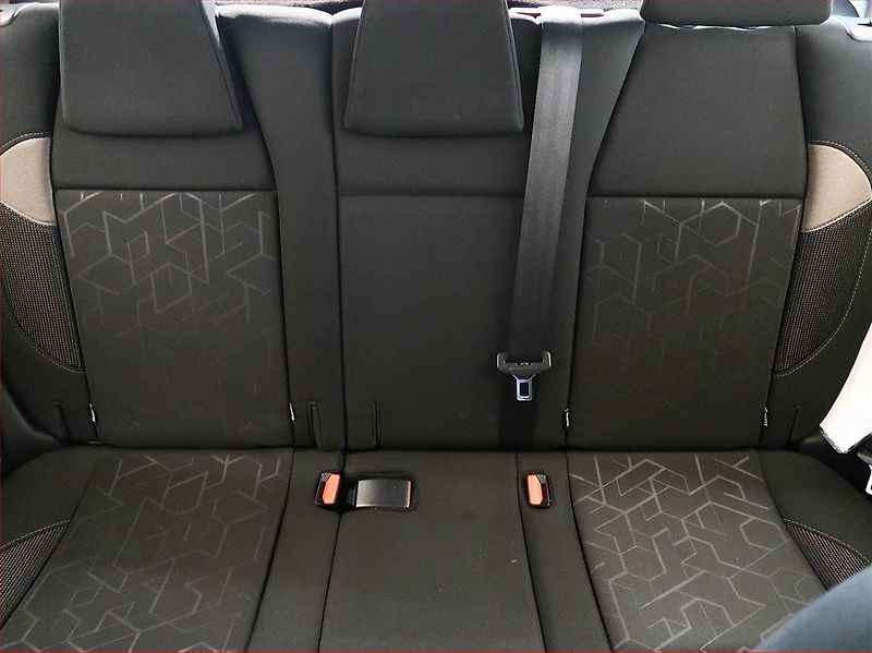 Peugeot 2008 (2015) 1.6 VTi, Tempomat - fotka 10 z 15