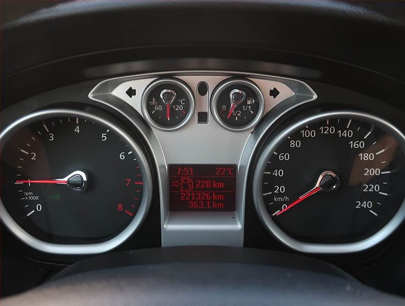 Ford Focus (2011) 1.6 16V, nová STK - fotka 11 z 17