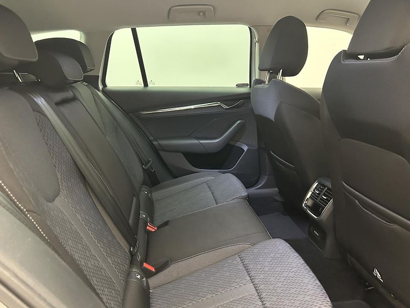 Škoda Octavia 2.0 TDI Style Plus - fotka 20 z 26