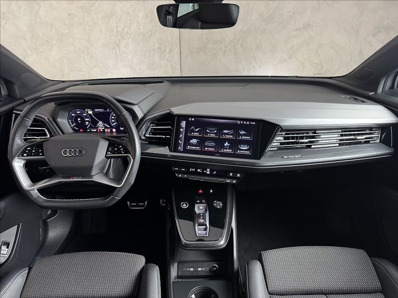 Audi Q4 e-tron 35 S-Line LED HUD Kamera - fotka 18 z 45