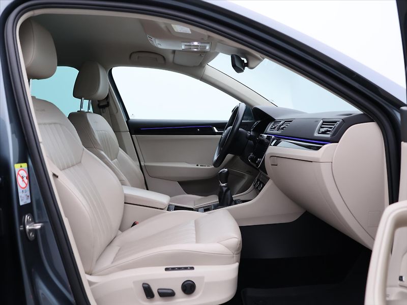 Škoda Superb 2,0 TDI 110kW 4x4 CZ L&K - fotka 13 z 36