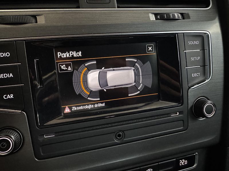Volkswagen Golf (2013) Variant 1.4 TSI 90 KW  - fotka 18 z 23