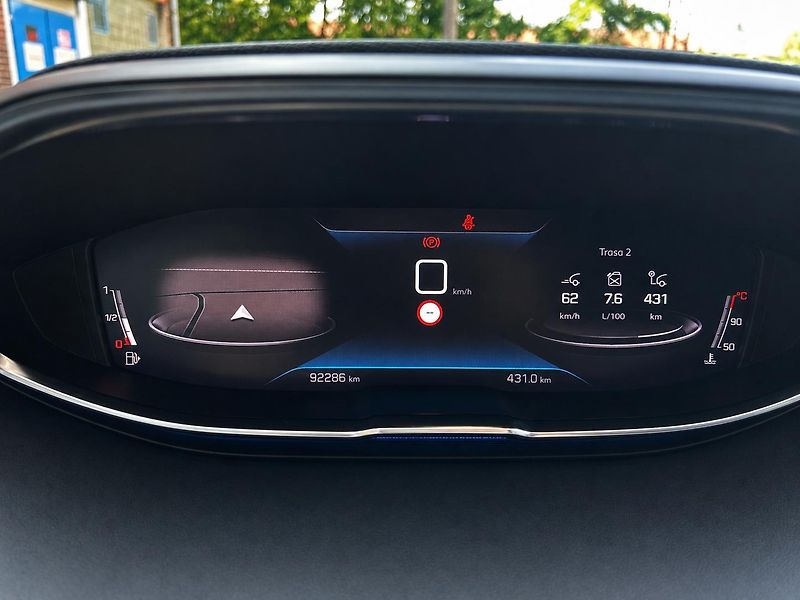 Peugeot 5008 (2021) ALLURE 1.2i,ČR,ZÁRUKA,7 MÍST - fotka 5 z 9