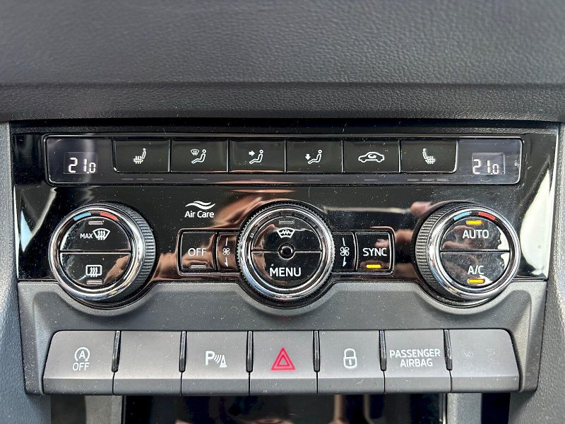 Škoda Karoq (2019) 1.5 TSI 110kW DSG Style - fotka 27 z 35
