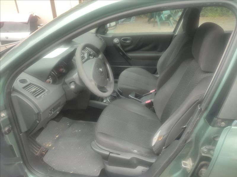 Renault Mégane 1,4 LPG - nová bomba  pravidel - fotka 7 z 9