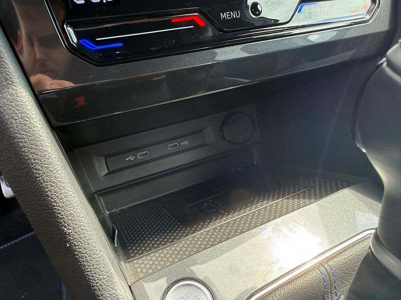 Volkswagen Tiguan R 2.0 TSI 235Kw DSG Akrapovič - fotka 18 z 27