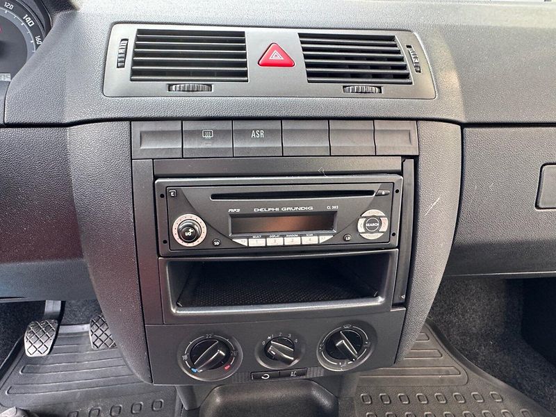 Škoda Fabia (2006) 1.2 Klima - fotka 19 z 28