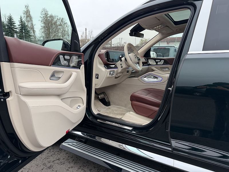Mercedes-Benz GLS 4MATIC MAYBACH - fotka 20 z 38