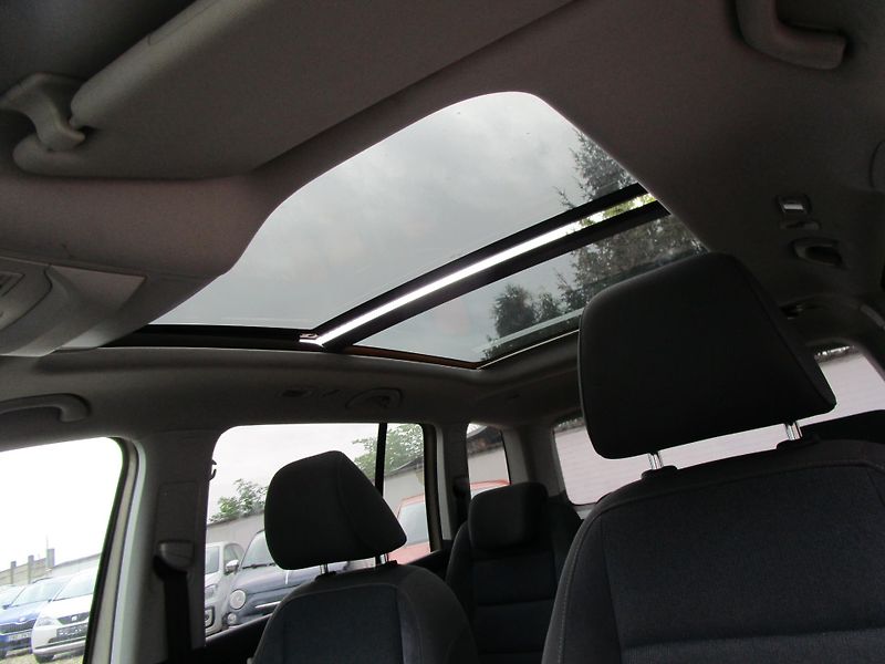 Volkswagen Touran 2,0TDI-103KW-NOVÁ STK - fotka 11 z 17