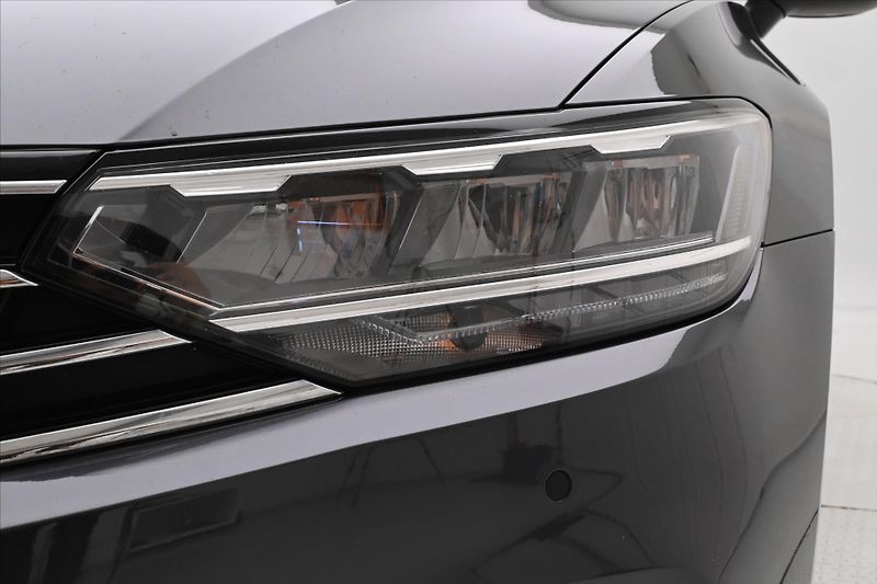 Volkswagen Passat 2,0 TDI 110 kW DSG Business Zá - fotka 29 z 31