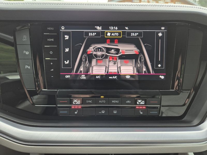 Volkswagen Touareg 3,0TDi 170kw 4x4 DSG TZ 19ALU - fotka 28 z 43