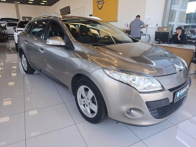 Renault Mégane 1.6 16V 81KW 2012 - fotka 2 z 12
