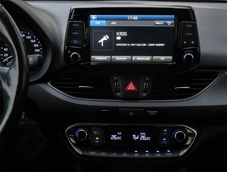 Hyundai i30 (2019) 1.6 CRDi, Tempomat - fotka 12 z 19