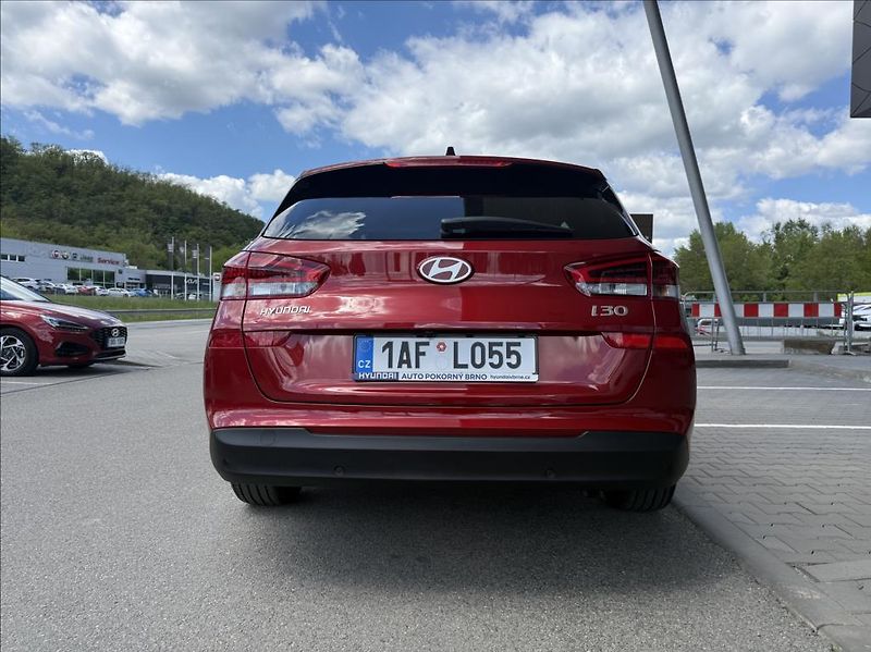 Hyundai i30 1,5 T DCT  WG FL Family Climat - fotka 6 z 25