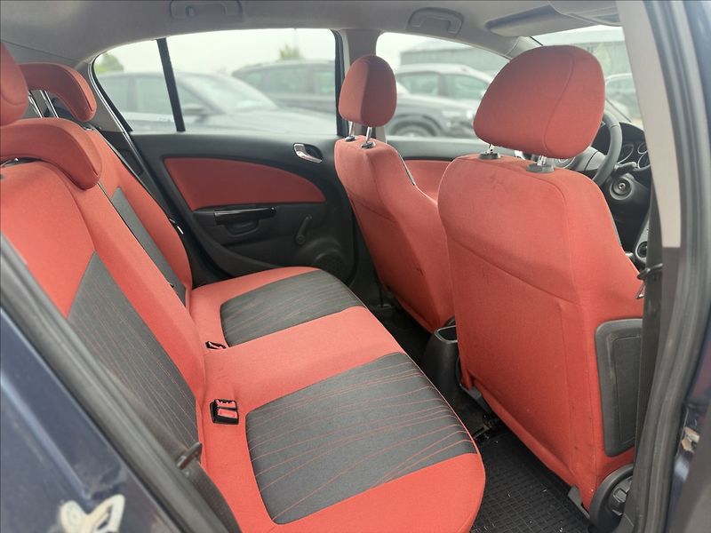 Opel Corsa 1,4 i KLIMA - fotka 18 z 21