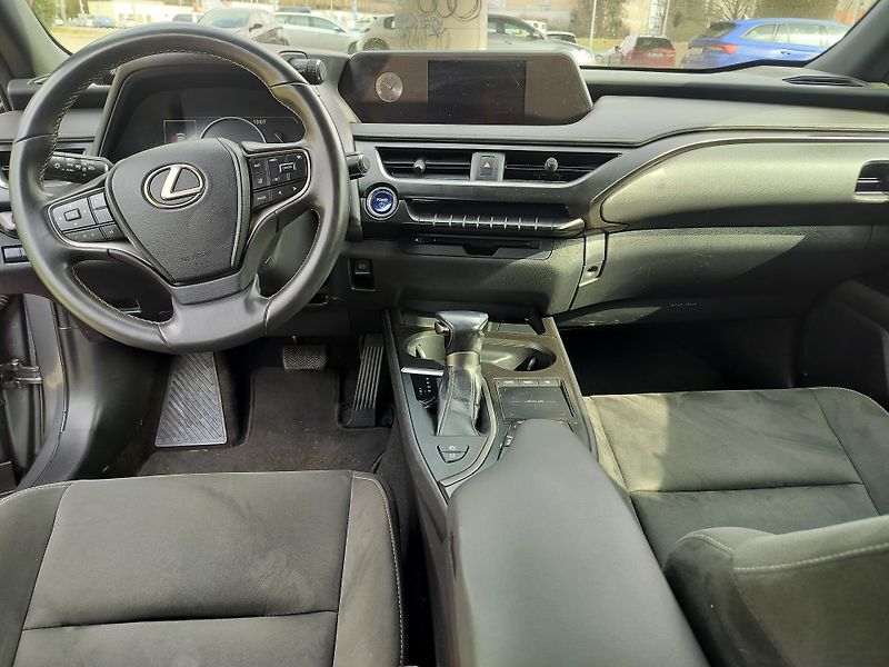 Lexus UX 250h BUSINESS edition,alcantara - fotka 12 z 24