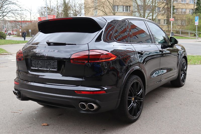 Porsche Cayenne S DIESEL 4.2 V8 283kW 4X4 DPH - fotka 9 z 50