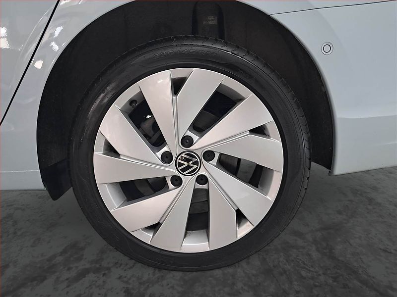 Volkswagen Golf (2025) Life 1.5 TSI - fotka 14 z 18