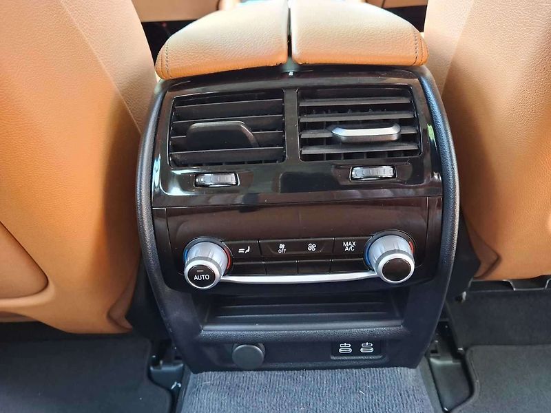 BMW Řada 5 530d xDrive AT Touring - fotka 30 z 71
