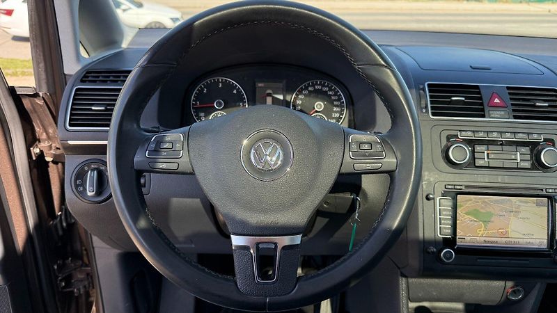 Volkswagen Touran (2011) 1.6TDi 77kW REZERVOVANO - fotka 11 z 23